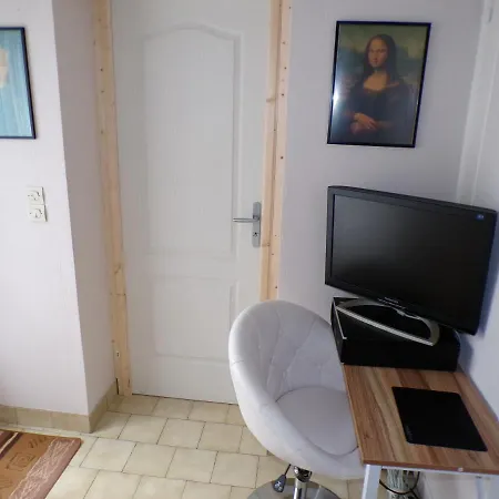 Royale Dans Votre Maisonnette Independante Avec Terrasse Privee ! Lägenhet
