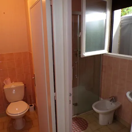 Lägenhet Royale Dans Votre Maisonnette Independante Avec Terrasse Privee ! Montmorillon