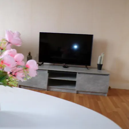 Lägenhet Royale Dans Votre Maisonnette Independante Avec Terrasse Privee !