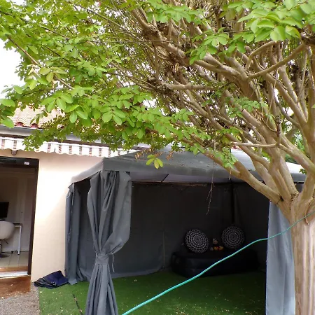Lägenhet Royale Dans Votre Maisonnette Independante Avec Terrasse Privee !