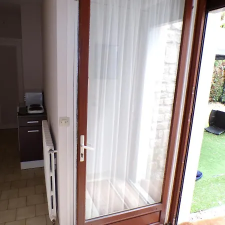 Royale Dans Votre Maisonnette Independante Avec Terrasse Privee ! Lägenhet Montmorillon