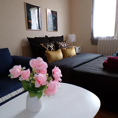 Royale Dans Votre Maisonnette Independante Avec Terrasse Privee ! Lägenhet