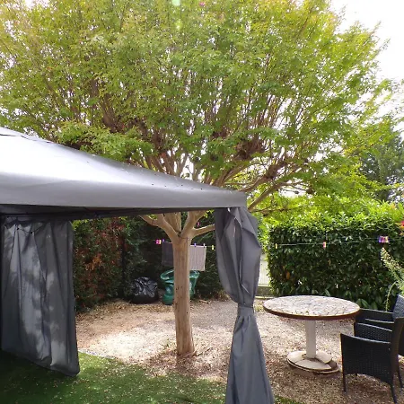 Royale Dans Votre Maisonnette Independante Avec Terrasse Privee ! Montmorillon