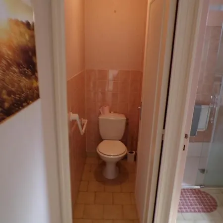 Lägenhet Royale Dans Votre Maisonnette Independante Avec Terrasse Privee ! *