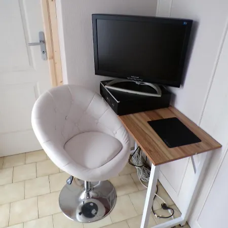 Royale Dans Votre Maisonnette Independante Avec Terrasse Privee ! Montmorillon